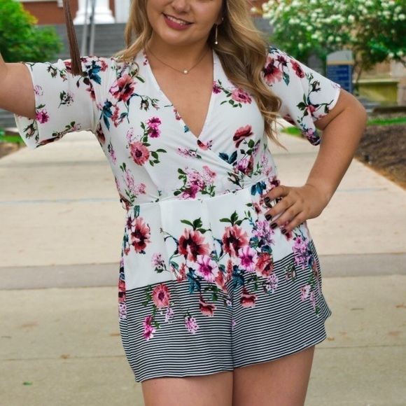 Blue Rain Floral and Striped Open Back Romper Medium - Picture 2 of 8